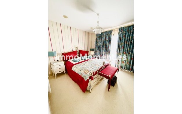 Resale - Apartment - Benahavís - Benahavís Centro