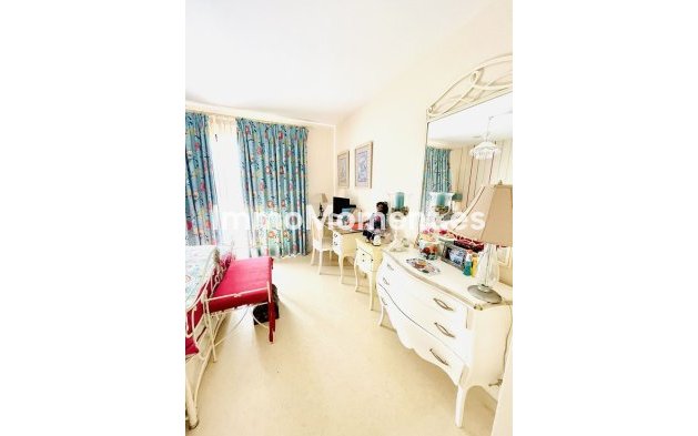 Resale - Apartment - Benahavís - Benahavís Centro