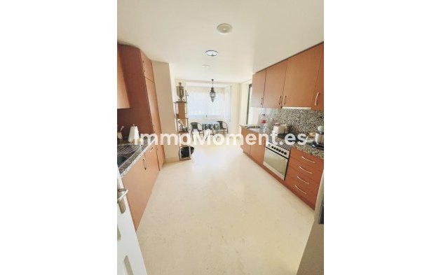 Resale - Apartment - Benahavís - Benahavís Centro