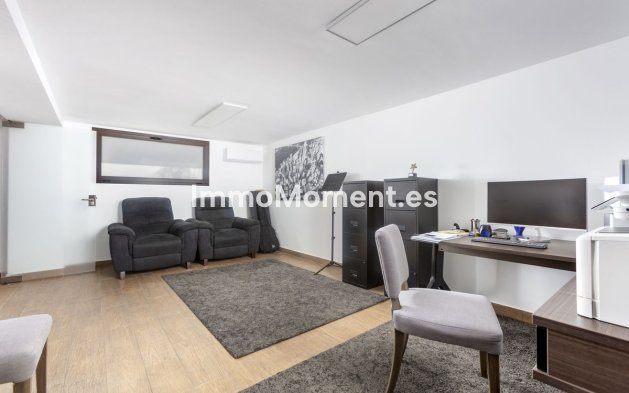 Wiederverkauf - Freistehende Villa - Estepona  - Estepona Centro