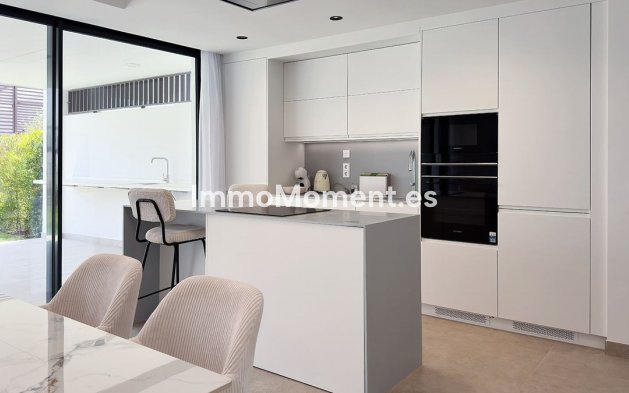 Resale - Apartment - Estepona - Cancelada