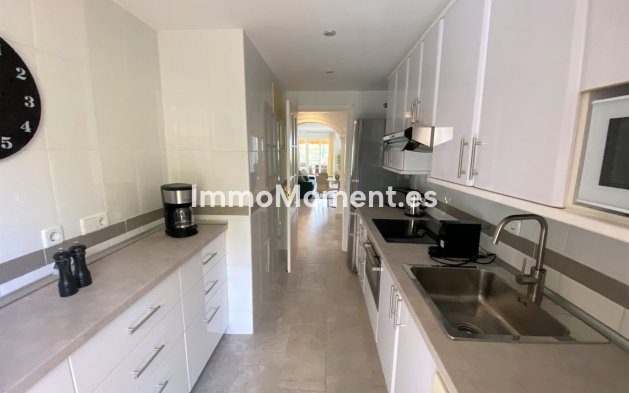 Resale - Apartment - Marbella - Nueva Andalucía