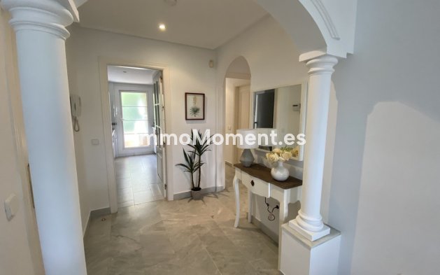 Resale - Apartment - Marbella - Nueva Andalucía