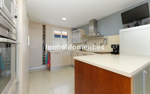 Resale - Apartment - Estepona - Estepona Centro
