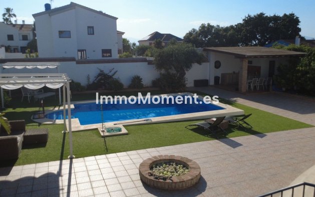 Wiederverkauf - Freistehende Villa -   Inländisch - Alhaurín el Grande Centro