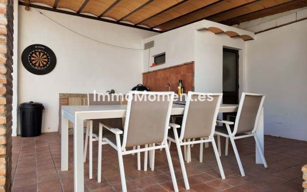 Wiederverkauf - Freistehende Villa -   Inländisch - Alhaurín el Grande Centro