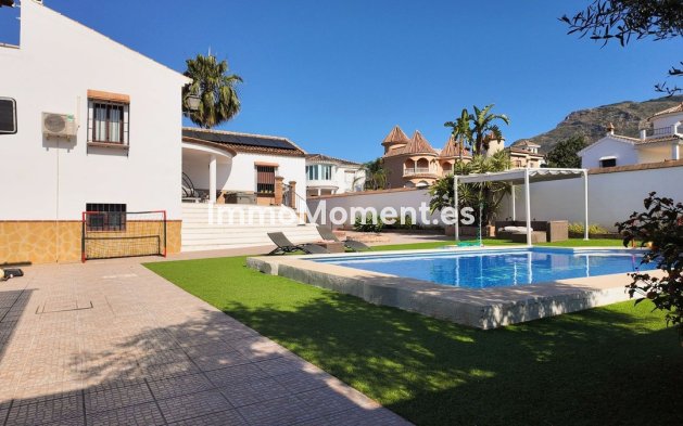 Wiederverkauf - Freistehende Villa -   Inländisch - Alhaurín el Grande Centro