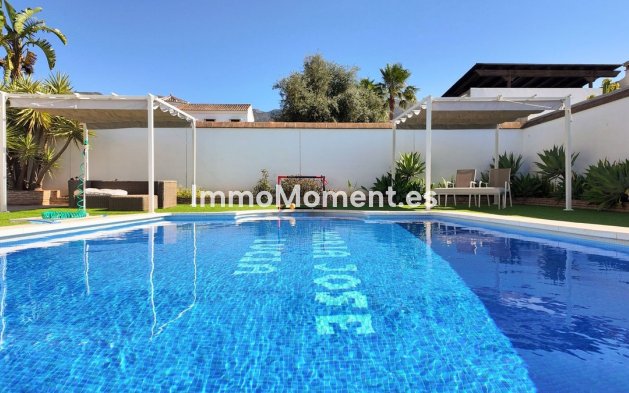 Wiederverkauf - Freistehende Villa -   Inländisch - Alhaurín el Grande Centro