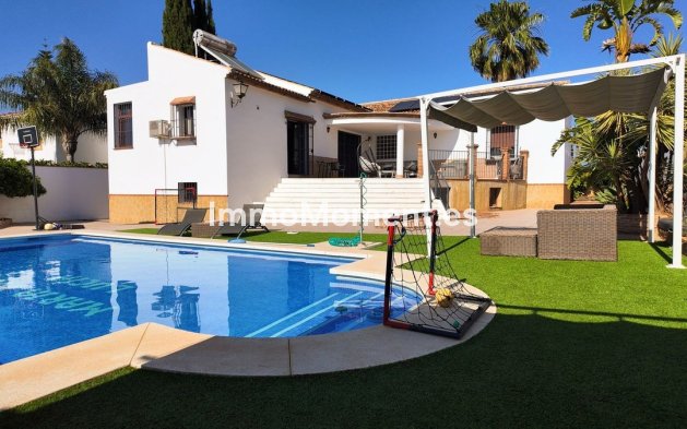 Wiederverkauf - Freistehende Villa -   Inländisch - Alhaurín el Grande Centro