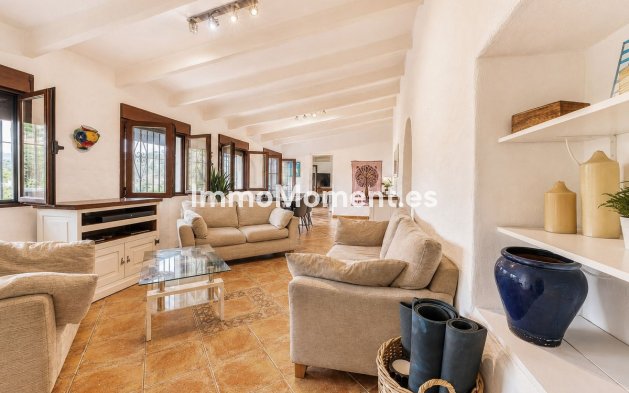 Wiederverkauf - Freistehende Villa -   Inländisch - Alhaurín el Grande Centro