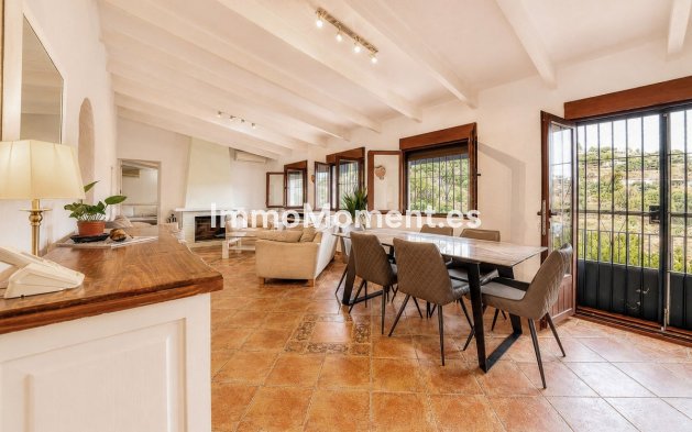 Wiederverkauf - Freistehende Villa -   Inländisch - Alhaurín el Grande Centro