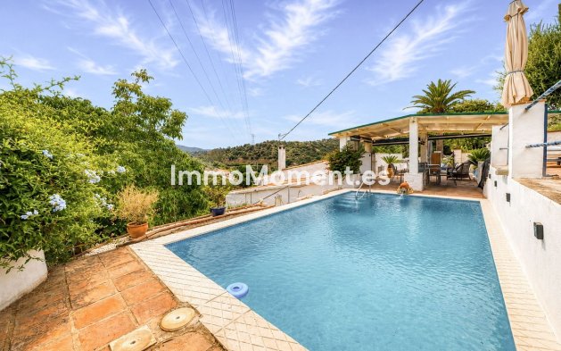 Wiederverkauf - Freistehende Villa -   Inländisch - Alhaurín el Grande Centro