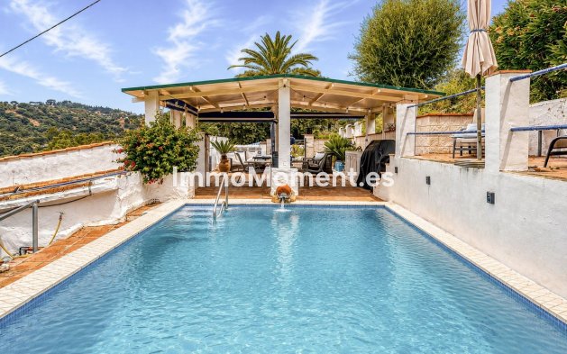 Wiederverkauf - Freistehende Villa -   Inländisch - Alhaurín el Grande Centro