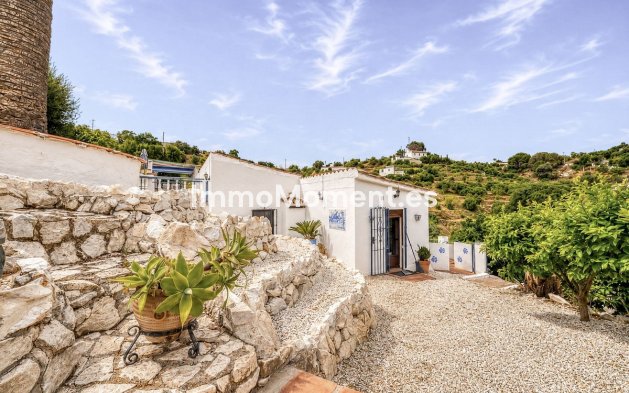 Wiederverkauf - Freistehende Villa -   Inländisch - Alhaurín el Grande Centro
