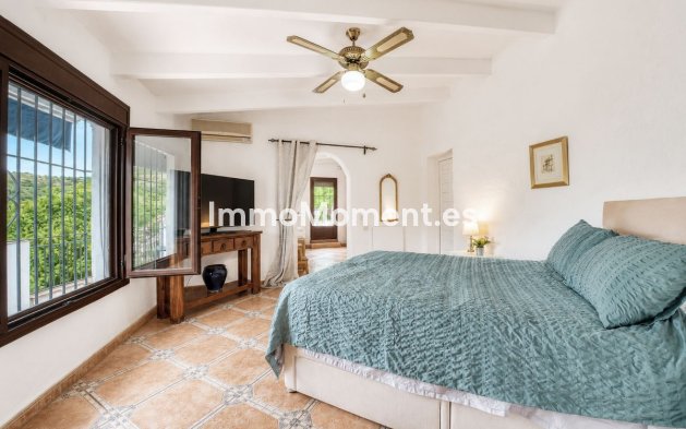 Wiederverkauf - Freistehende Villa -   Inländisch - Alhaurín el Grande Centro