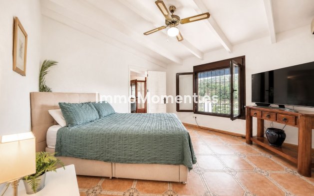 Wiederverkauf - Freistehende Villa -   Inländisch - Alhaurín el Grande Centro