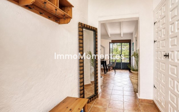 Wiederverkauf - Freistehende Villa -   Inländisch - Alhaurín el Grande Centro