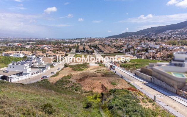 Resale - Plot - Inland  - Alhaurín de la Torre