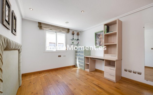 Resale - Apartment - Torrevieja - Torrevieja Centro