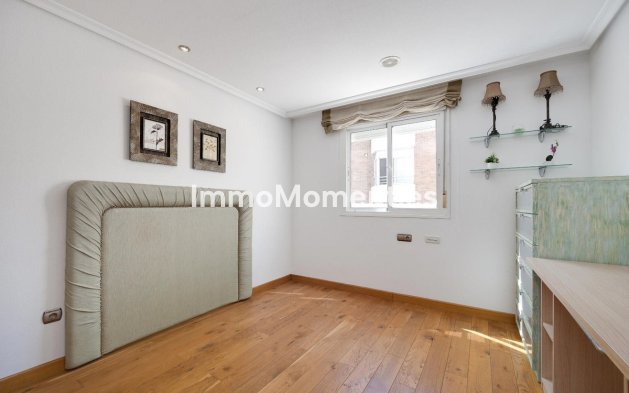 Resale - Apartment - Torrevieja - Torrevieja Centro