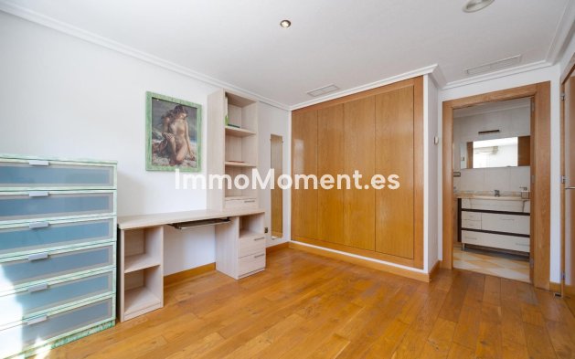 Resale - Apartment - Torrevieja - Torrevieja Centro