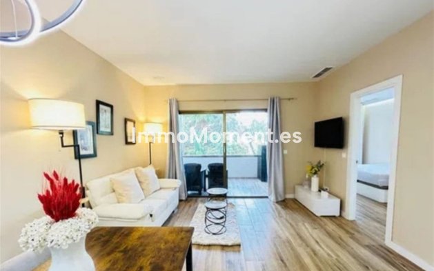 Resale - Apartment - Marbella - Nueva Andalucía