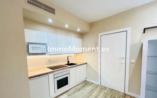 Resale - Apartment - Marbella - Nueva Andalucía
