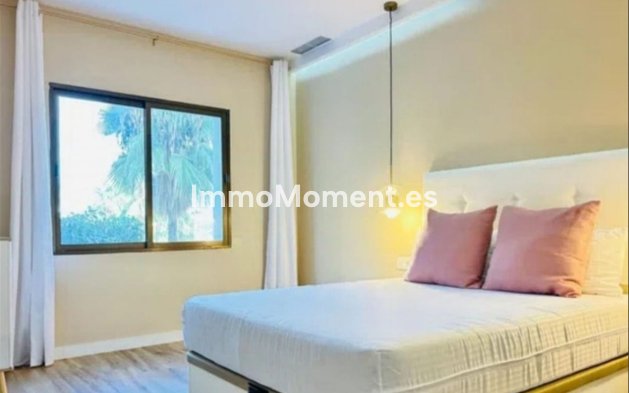 Resale - Apartment - Marbella - Nueva Andalucía