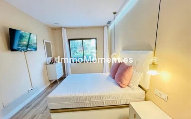 Resale - Apartment - Marbella - Nueva Andalucía