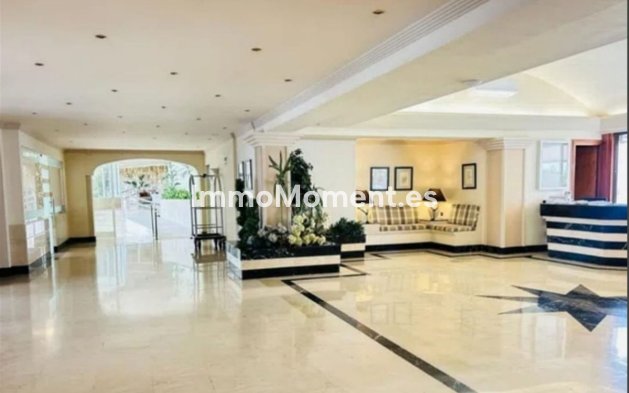 Resale - Apartment - Marbella - Nueva Andalucía