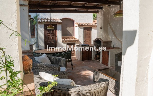 Resale - Country house - Inland  - Almogía