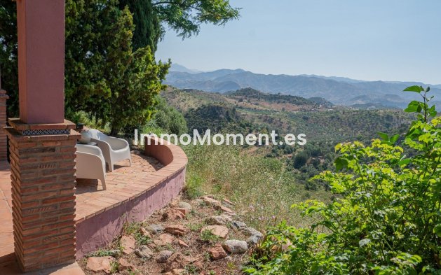 Resale - Country house - Inland  - Almogía