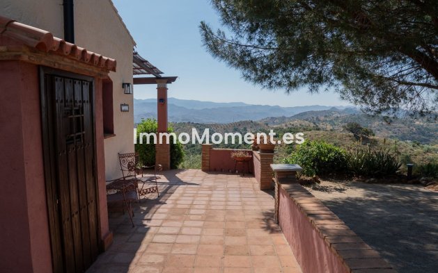 Resale - Country house - Inland  - Almogía