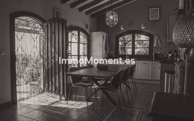 Resale - Country house - Inland  - Almogía