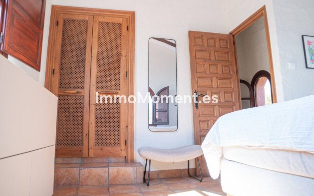 Resale - Country house - Inland  - Almogía