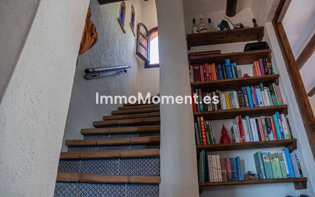 Resale - Country house - Inland  - Almogía