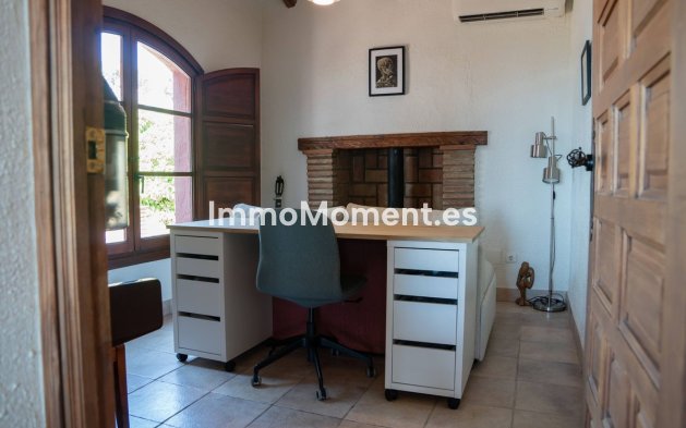 Resale - Country house - Inland  - Almogía