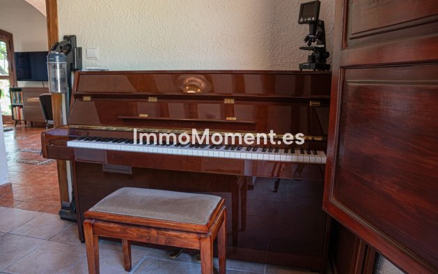 Resale - Country house - Inland  - Almogía