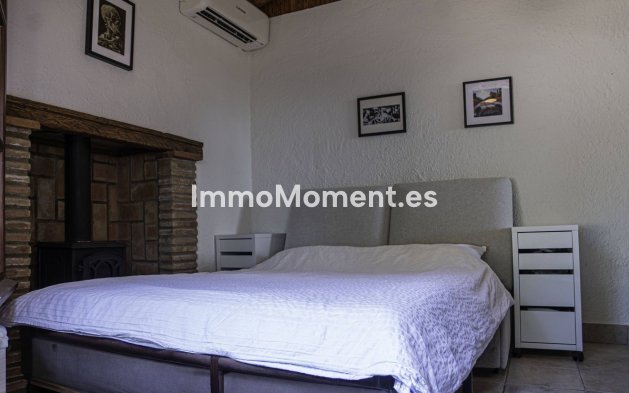 Resale - Country house - Inland  - Almogía