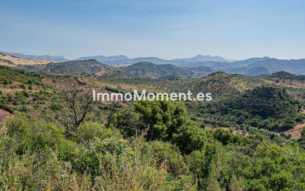 Resale - Country house - Inland  - Almogía
