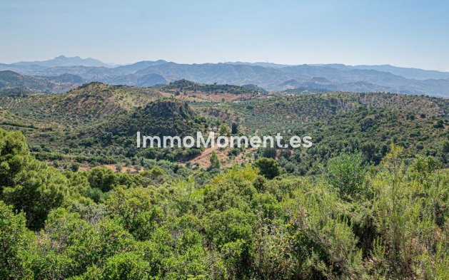 Resale - Country house - Inland  - Almogía
