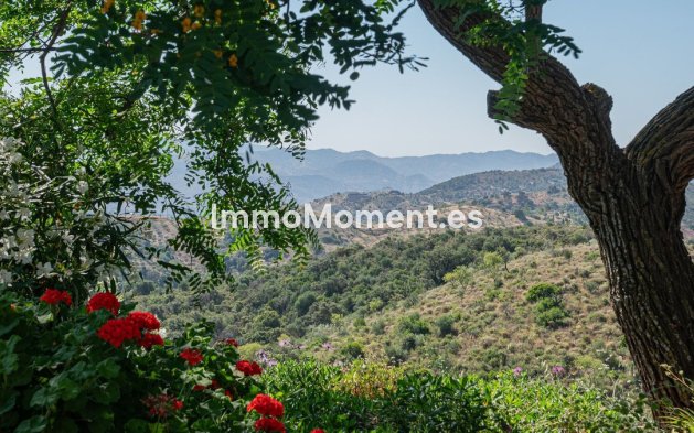 Resale - Country house - Inland  - Almogía