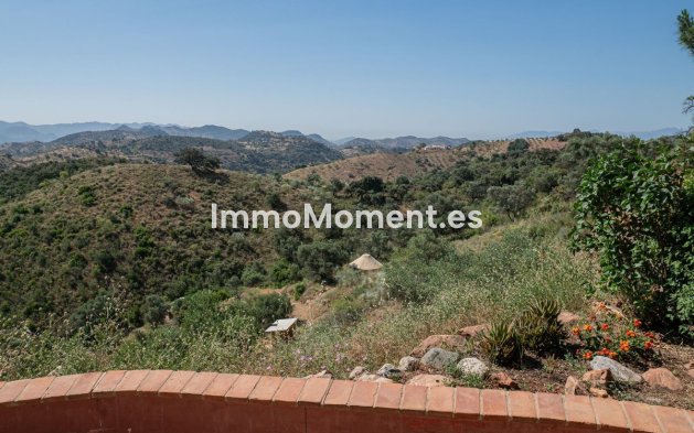 Resale - Country house - Inland  - Almogía
