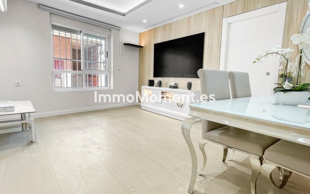 Resale - Apartment - Torrevieja - Torrevieja Centro