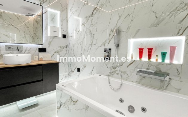 Resale - Apartment - Torrevieja - Torrevieja Centro