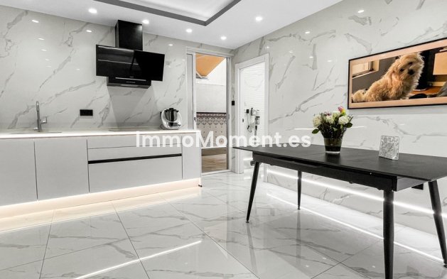 Resale - Apartment - Torrevieja - Torrevieja Centro