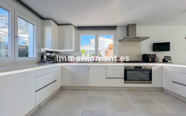 Reventa - Villa independiente - Estepona  - Costalita