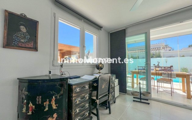 Reventa - Villa independiente - Estepona  - Costalita