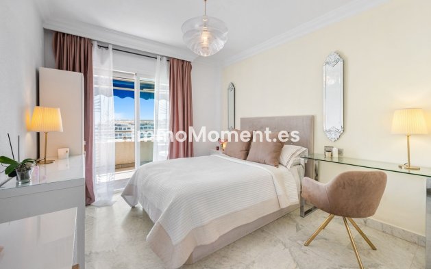 Resale - Apartment - Marbella - Puerto Banús