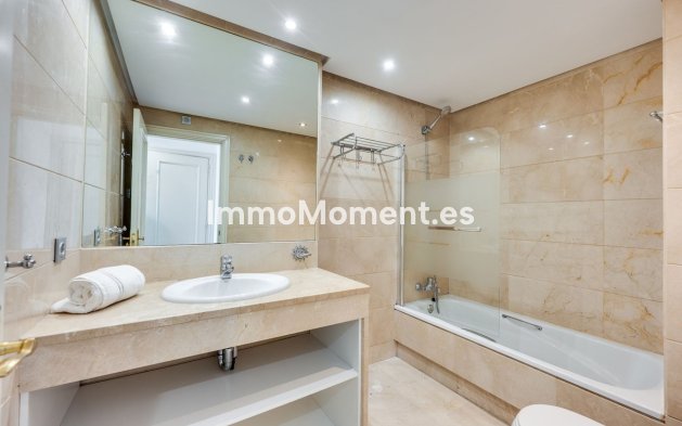 Resale - Apartment - Marbella - Puerto Banús
